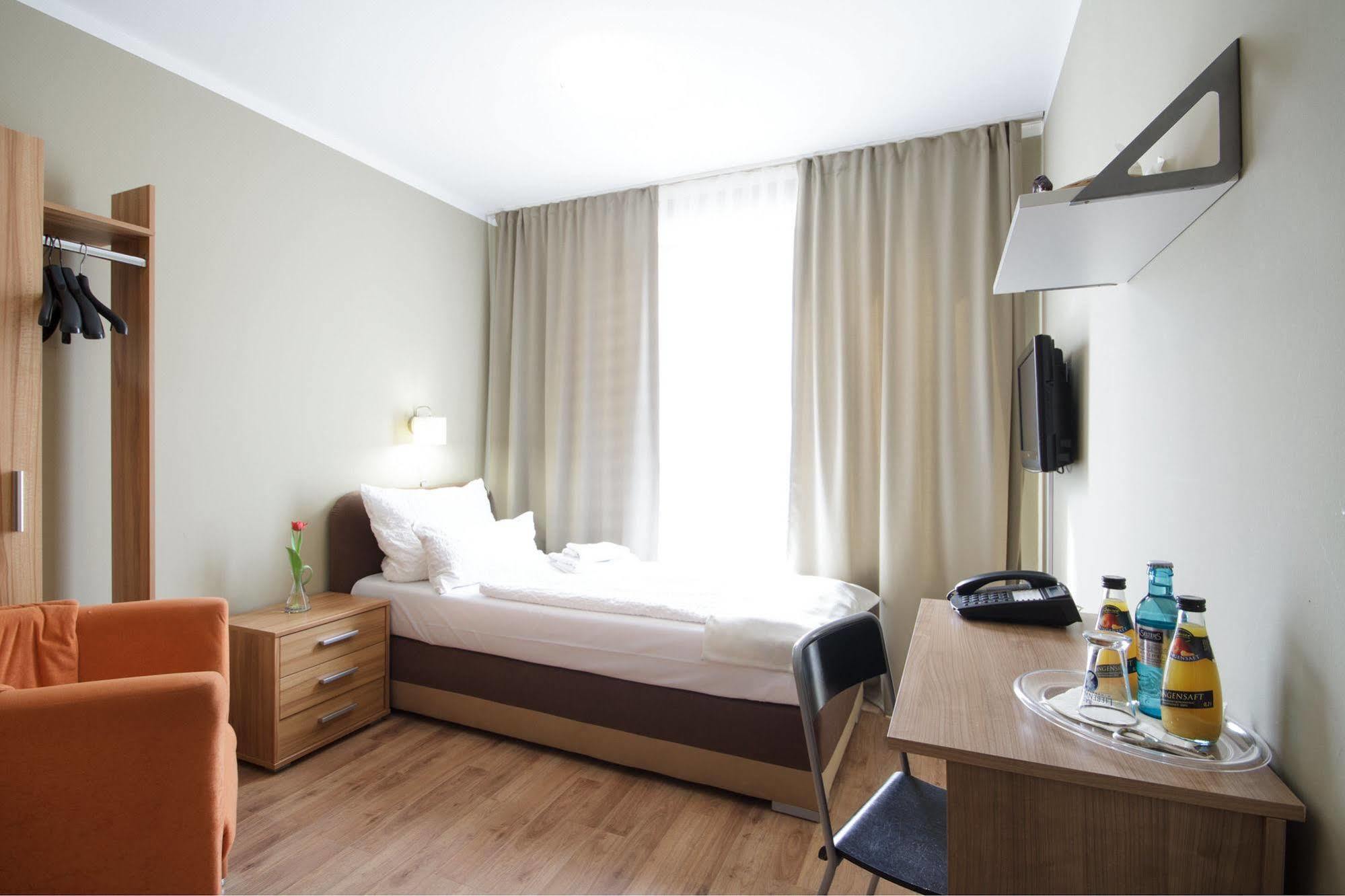 Hotel Pankow Berlim Exterior foto
